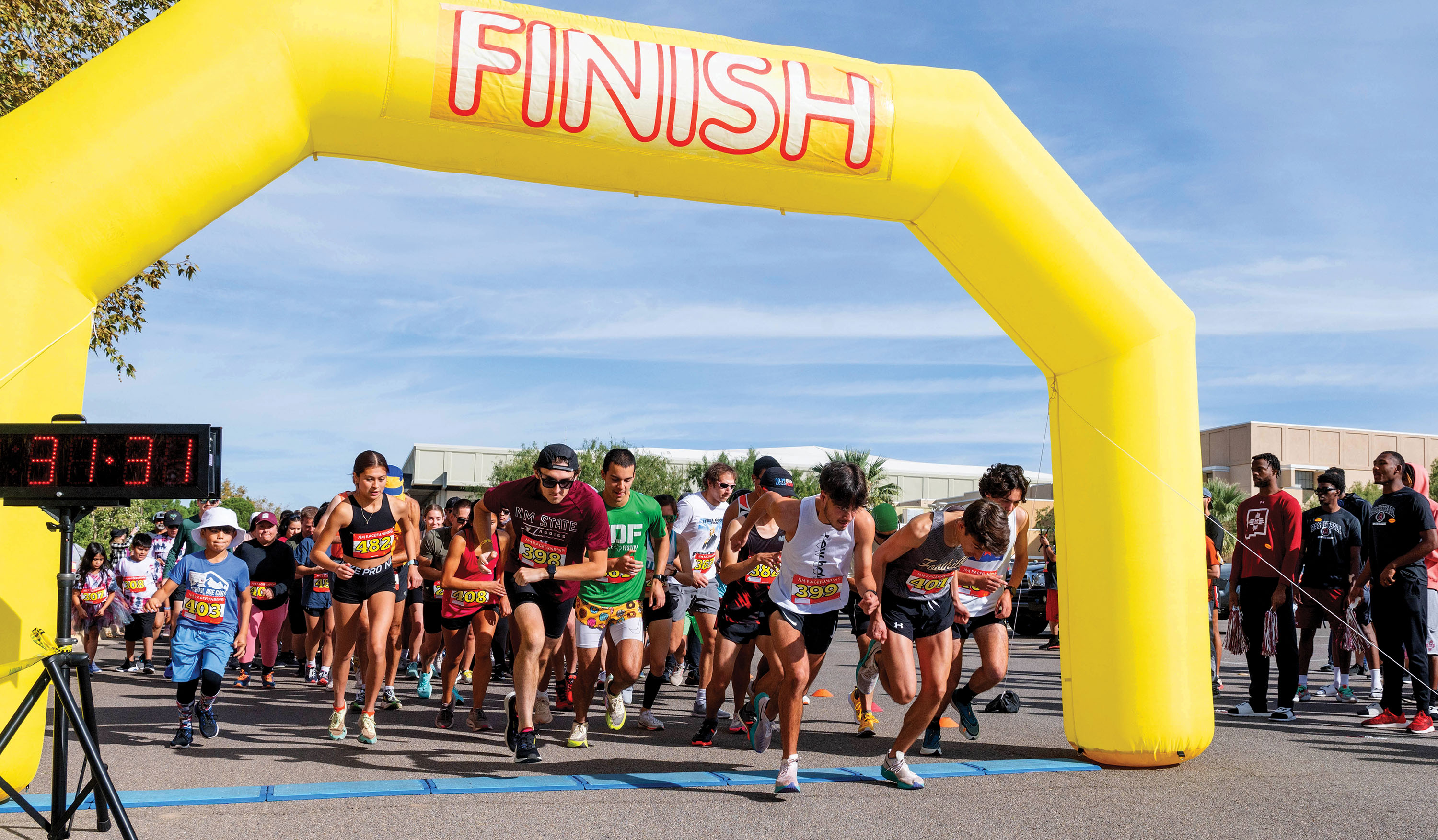 Runners at the starting line.